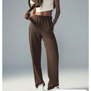 ALO YOGA accolade straight leg sweatpants